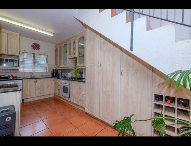 2 BEDROOM APARTMENT TO LET IN LONEHILL